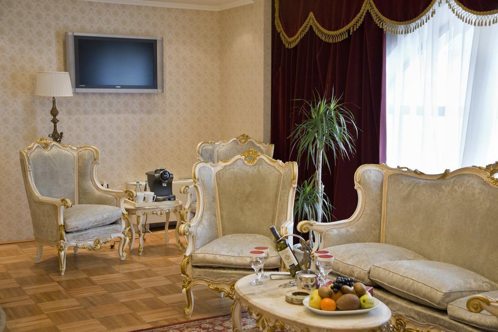 Phoenicia Grand Hotel Bukarest Kültér fotó